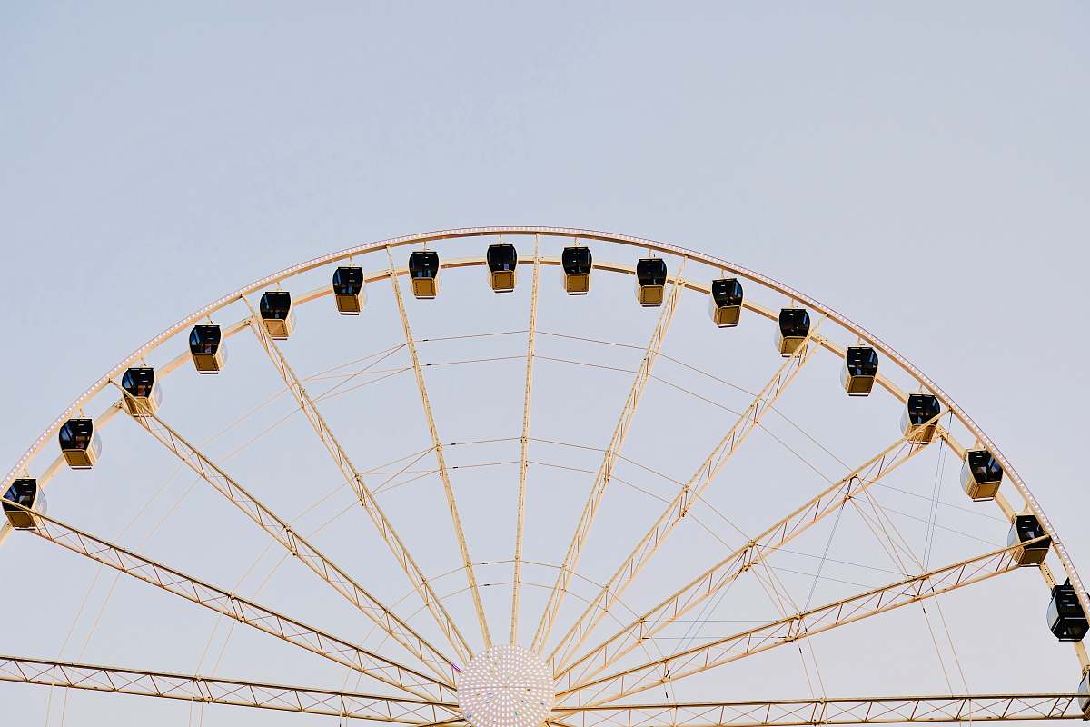 ferris wheel white ferris-wheel traffic light